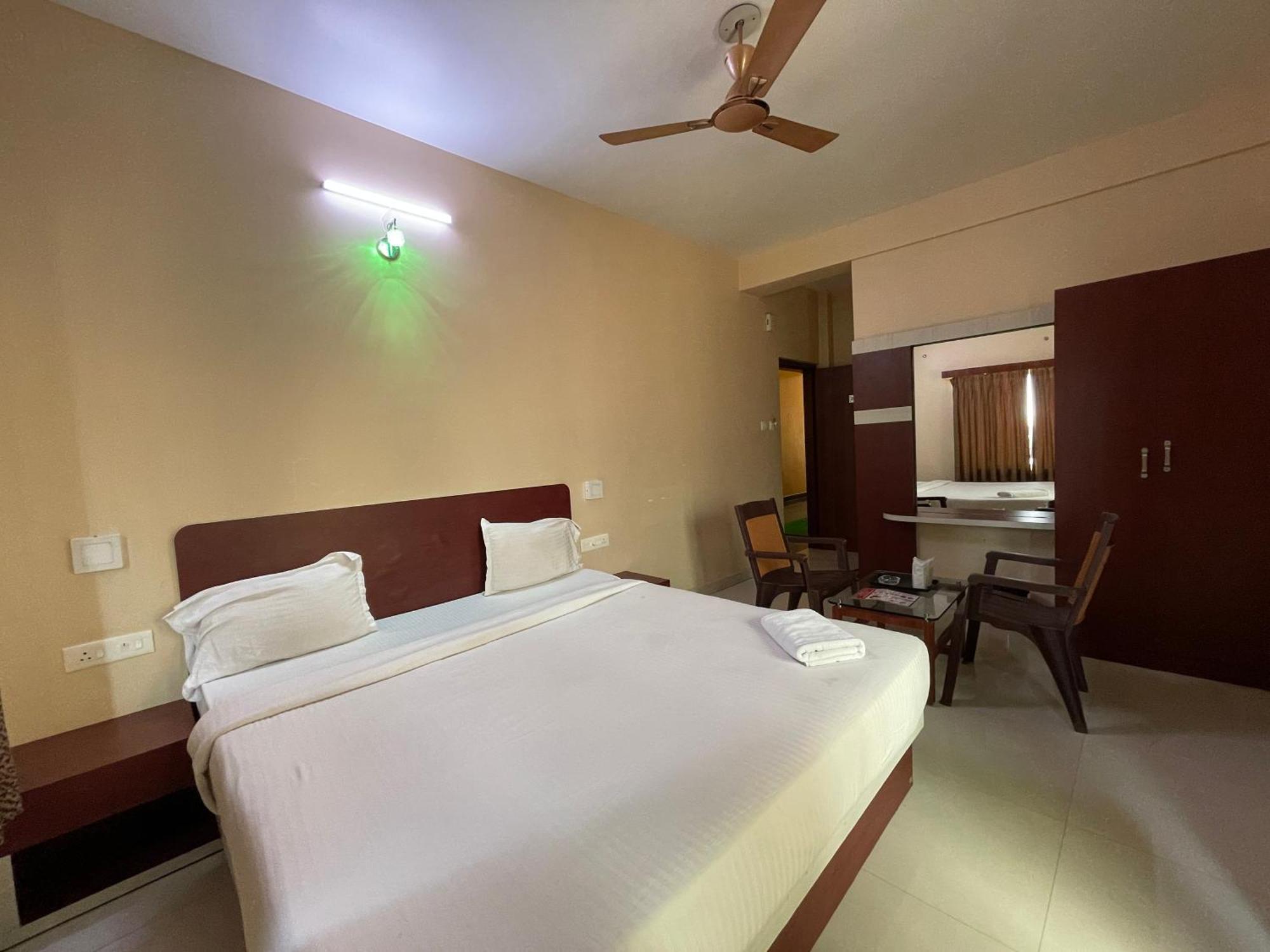 Hotel Golden Wave Пурі Екстер'єр фото